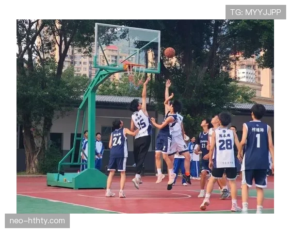 篮球规则中的脚踢球违例如何判定？